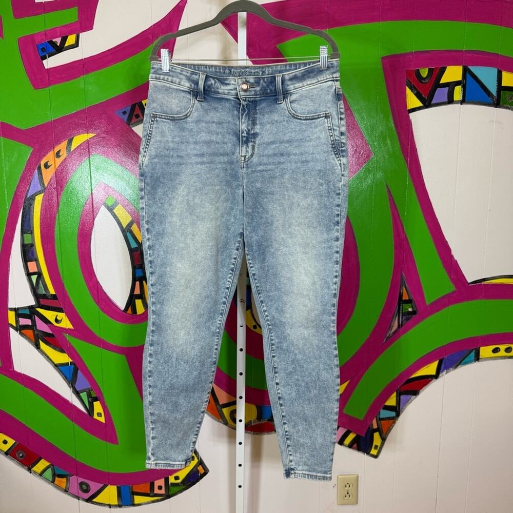 Maurices Blue Ankle Cropped Jeans with Distressed Look. Size Large Reg.